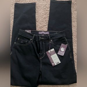 Jeans SIZE 4 short stretch. Never worn, brand new with tags